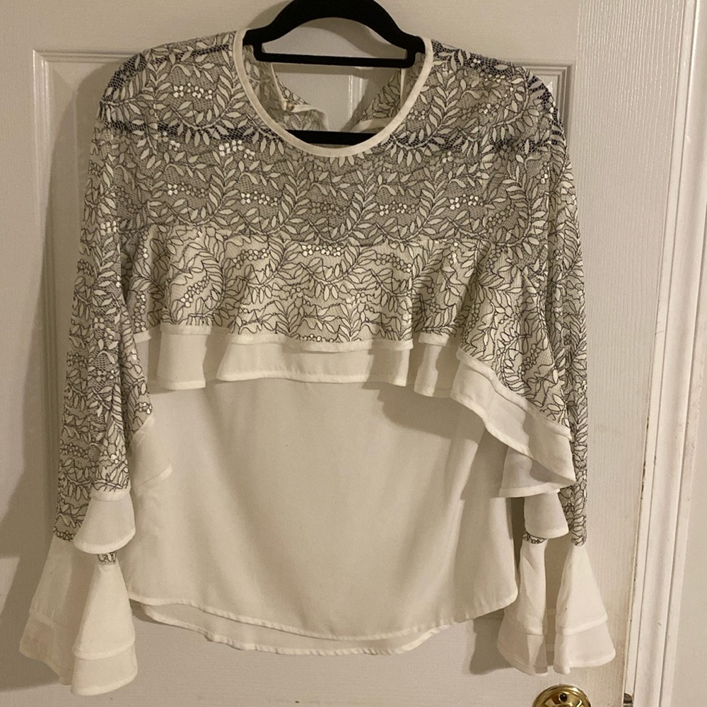 CISTAR  SIZE Small black and white top.  Only worn once